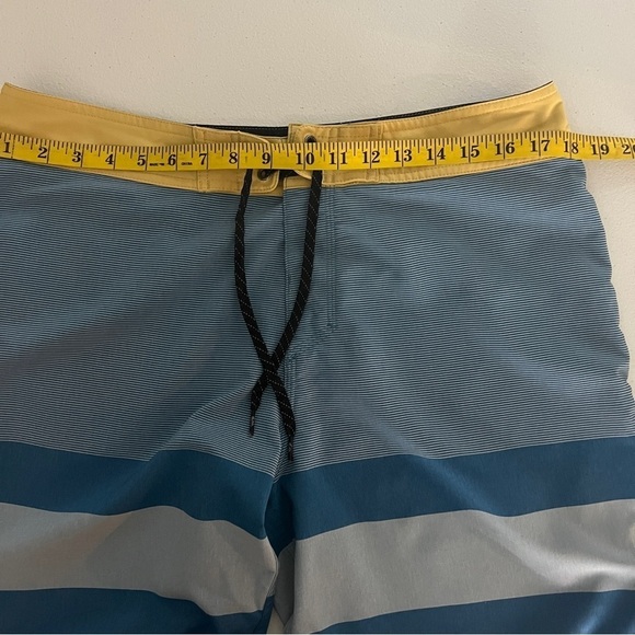 Quicksilver High Line Board Shorts Mens 33 **FLAW - Picture 10 of 11